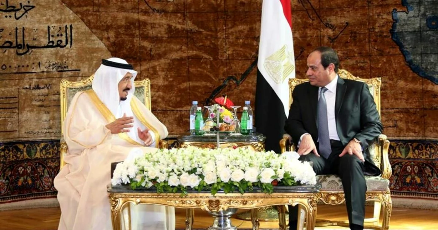 Regele Salman şi Preşedintele Sisi în timpul unei discutii oficiale purtate la Cairo FOTO Preşedinţia Egiptului