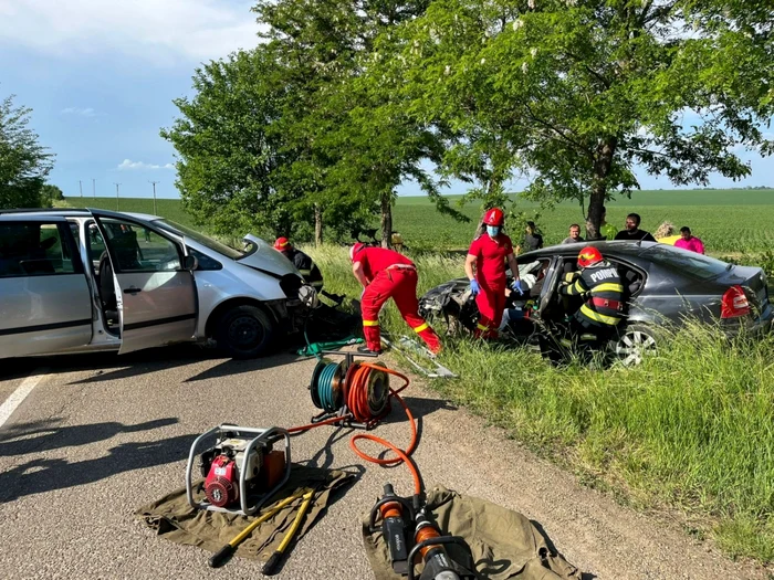 Două autoturisme au fost implicate în accident, cu 10 victime FOTO ISU Botoşani