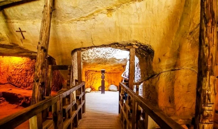 Evenimente paranormale au loc în Templul de la Șinca Veche / foto: Pinterest