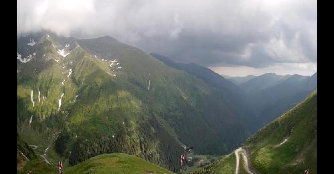 Turiştii care urcă pe Transfăgărăşan pot vedea live ce-i aşteaptă la Cota 2000