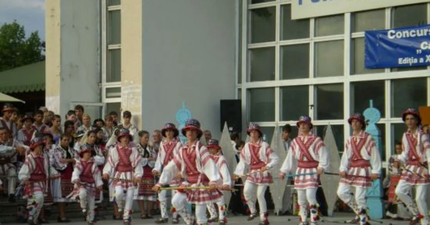 Zeci de formaţii de căluşari din întreaga ţară vor dansa pentru slătineni