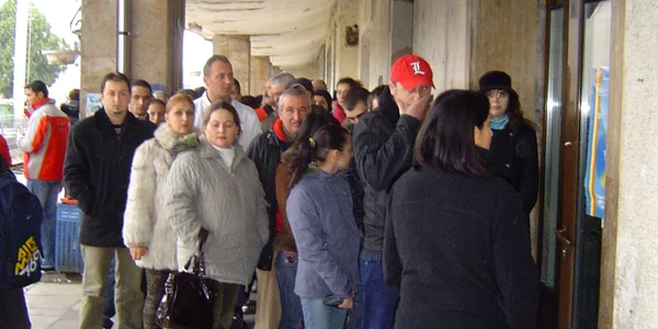 Oamenii au preferat să piardă trenurile decât ocazia la vot