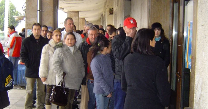 Oamenii au preferat să piardă trenurile decât ocazia la vot