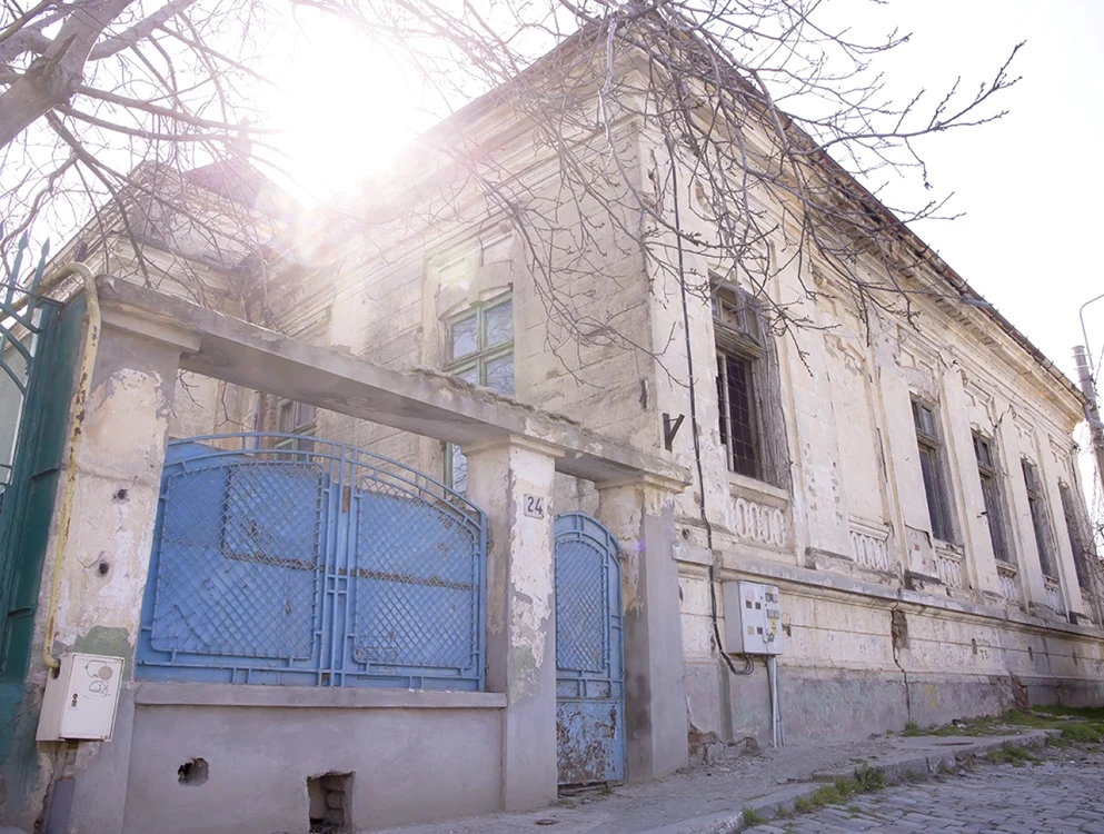 Clădirea era în stare avansată de degradare FOTO: Primăria Galaţi