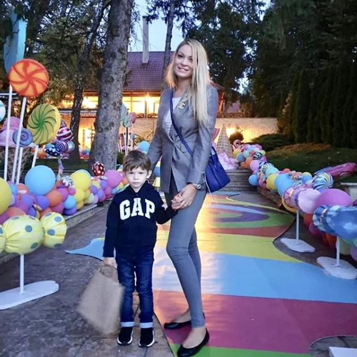 Valentina Pelinel și-a recăpătat silueta după ce le-a adus pe lume pe fetițele gemene 