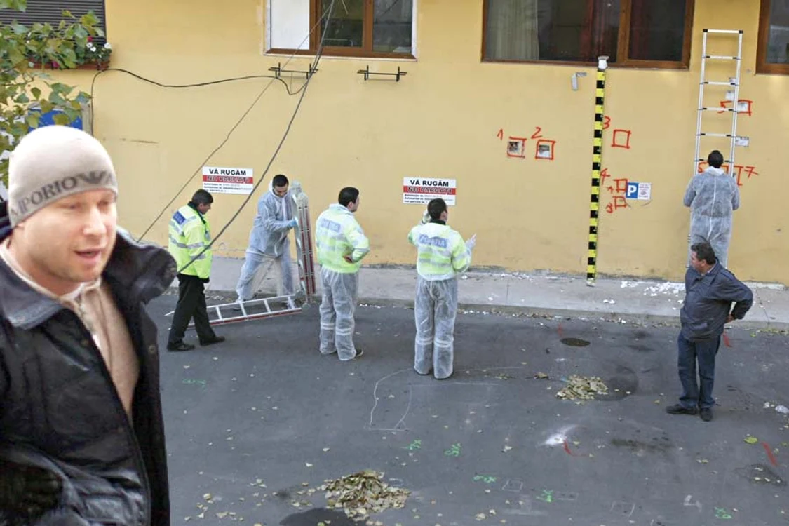 11 ianuarie 2013: Geniştii au dezamorsat bomba găsită sub maşina lui Mararu (Fotografii: mediax/ click! rtv)