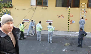 11 ianuarie 2013: Geniştii au dezamorsat  bomba găsită sub  maşina lui Mararu (Fotografii: mediax/ click! rtv) jpeg