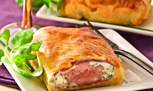 placinta umpluta cu carne si branza jpeg
