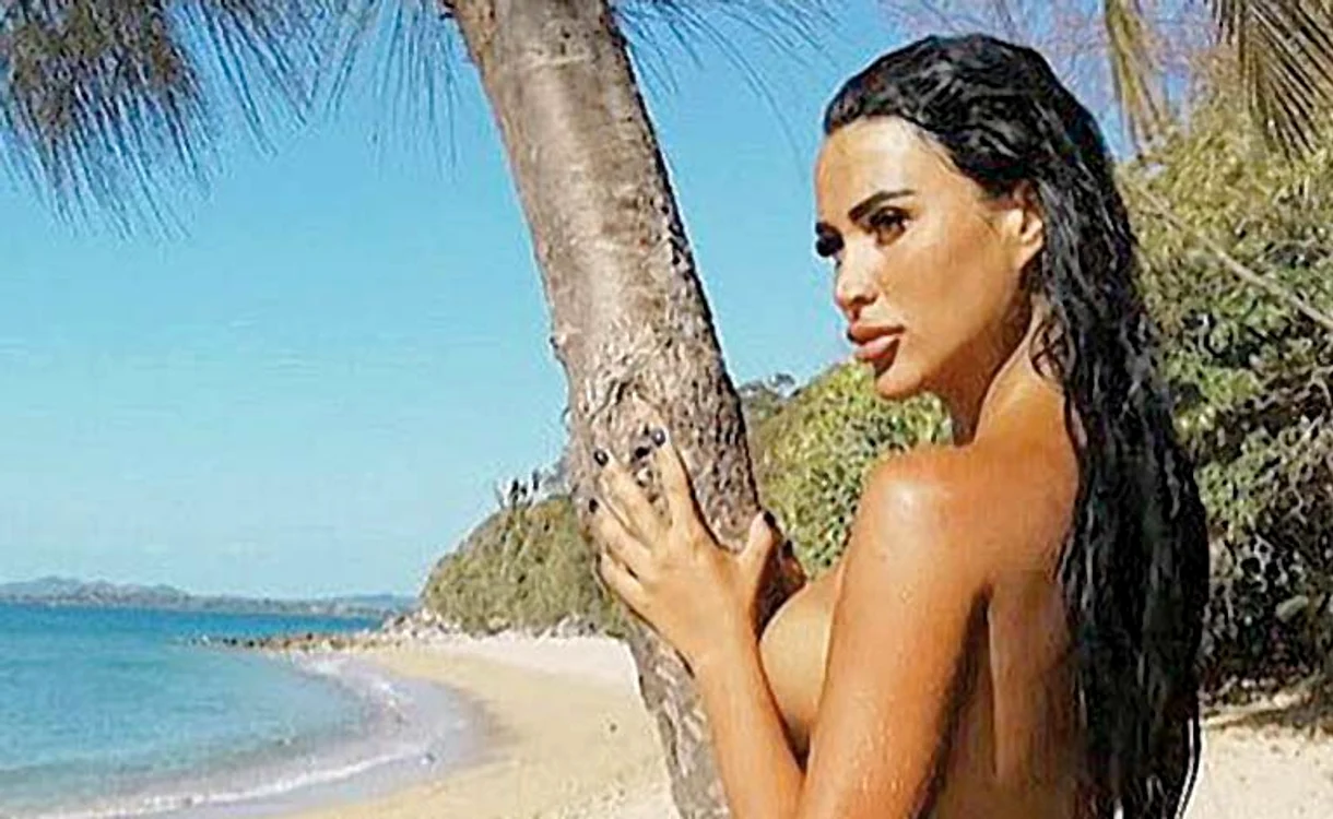 
    Daniela Crudu face ravagii cu silicoanele, la ”Ultimul trib”  