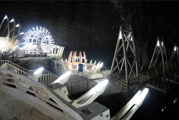 
    Salină de 6 milioane de euro, cu debarcader şi carusel  