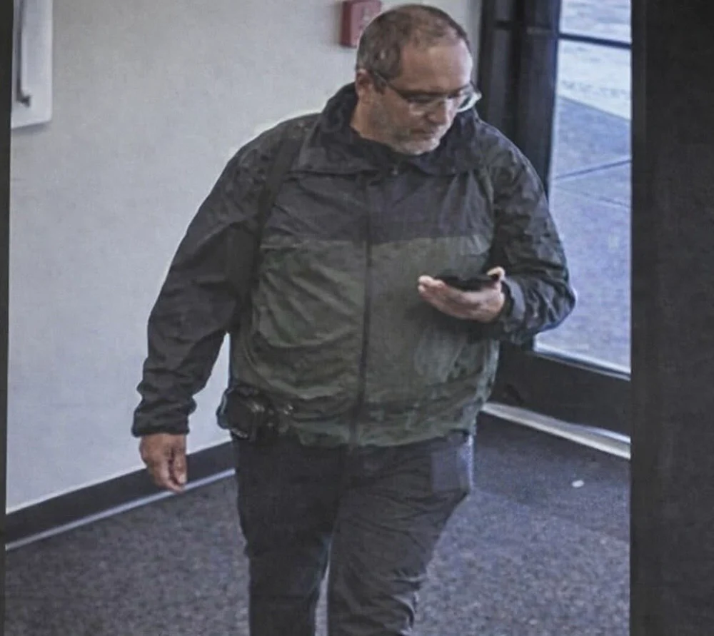 Suspectul atacului de la Universitatea Brown, soldat cu doi morți și nouă răniți, a fost găsit împușcat într-un depozit