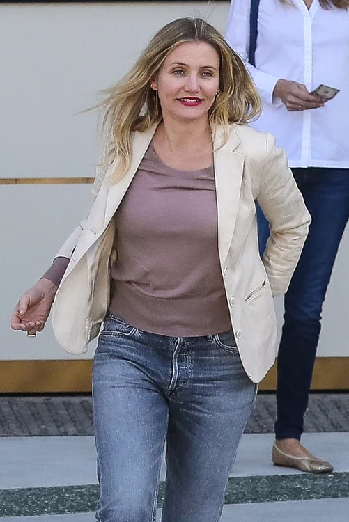 *EXCLUSIVE* Cameron Diaz has lunch with a friend at Waldorf Astoria Hotel jpeg