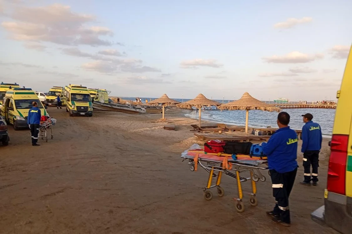 Plaja cu echipaje medicale