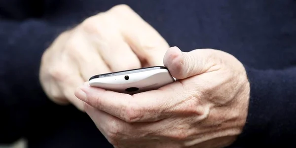 eric schimdt moto x foto the verge