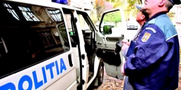 VIDEO Cât costă să baţi un poliţist