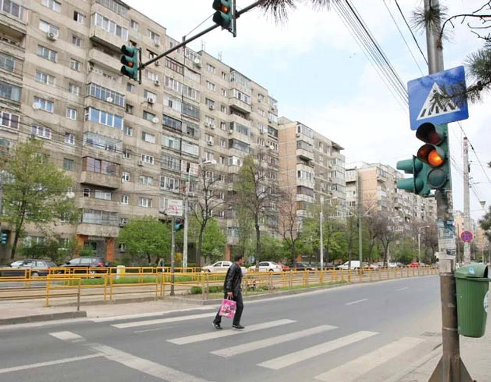 Semafoarele date peste cap au pus în pericol viaţa pietonilor