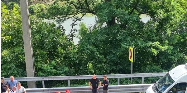 Accident rutier pe Valea Oltului în zona Tuțulești Racovița din județul Vâlcea pe DN7 Foto Nicolae Mărunțelu