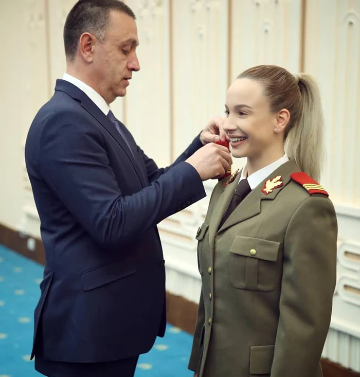 Sandra Izbasa grad militar de capitan jpeg