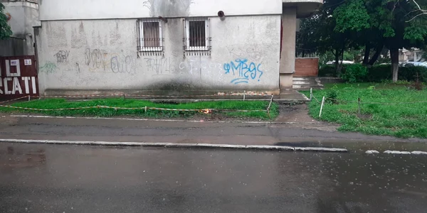 Fum explozie în subteran conducte bloc zona Far Constanţa Sursa ISU Constanţa