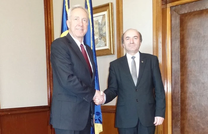 Ambasadorul SUA în România, Hans Klemm şi ministrul Justiţiei, Tudorel Toader/Foto: Ministerul Justiţiei