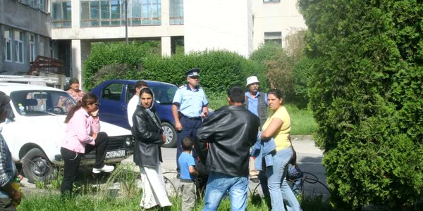 Rudele mamei îi acuză pe medicii de la Spitalul din Câmpulung că i-au omorât bebeluşul