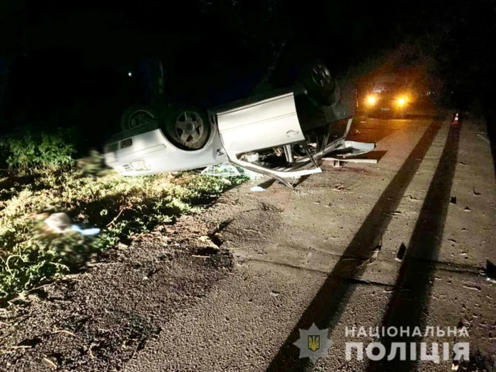 Maşină cu 16 persoane, dintre care 7 copii în portbagaj, implicată într-un accident mortal, lângă Kiev FOTO: Poliţia Ucraineană