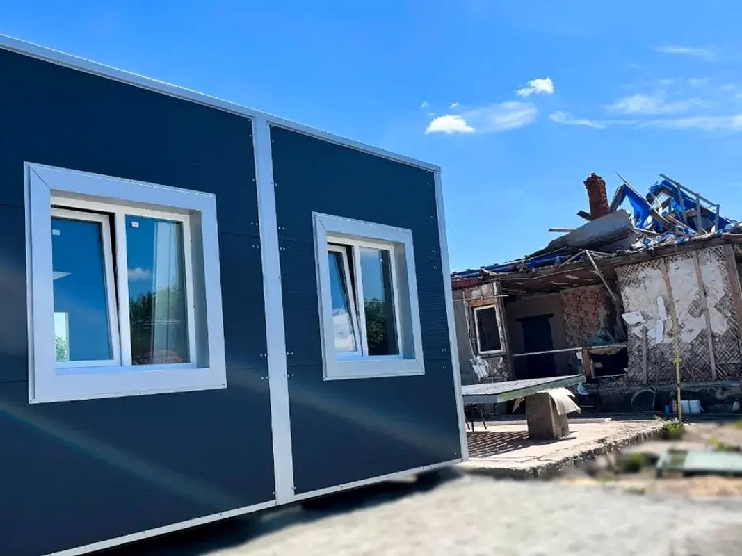 Case modulare construite de o firmă ucraineană pentru familiile rămase fără case FOTO HOMErs