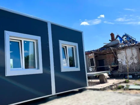 Case modulare construite de o firmă ucraineană pentru familiile rămase fără case FOTO HOMErs