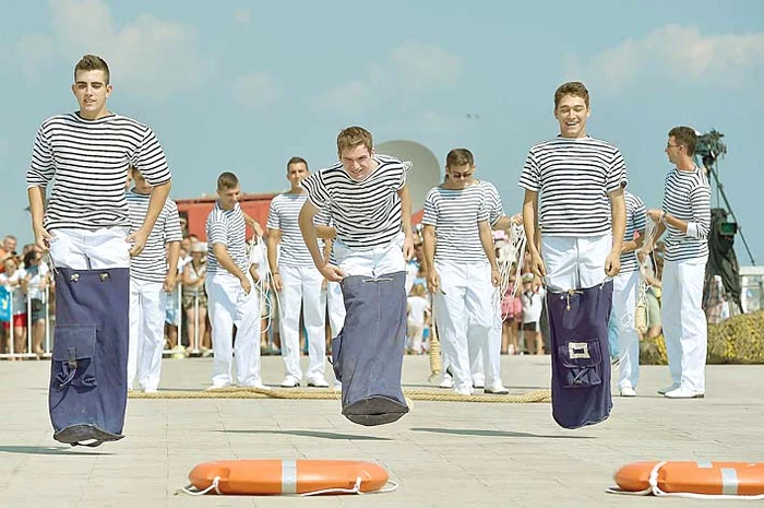 La Mănăstirea Nicula, s-au format cozi imense la icoana făcătoare de minuni