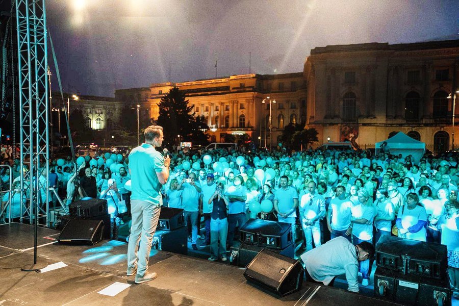 Sebastian Burduja a pornit „REVOLUȚIA turcoaz” la București