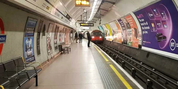 Statia de tren King's Cross St Pancras din Londra înainte de impunerea restricţiilor de deplasare Foto Tavi Herţa