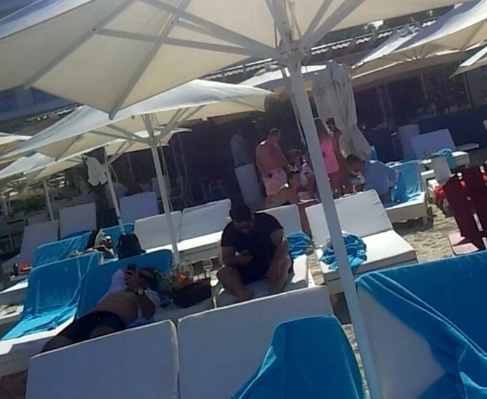 Odrasla lui Borcea nu şi-a dat jos hainele la plajă