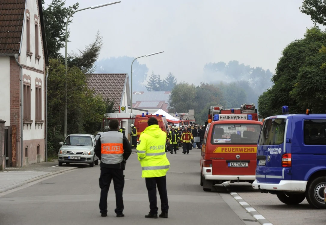 Poliţiştii şi pompierii s-au deplasat la locul exploziei FOTO Mediafax/AFP