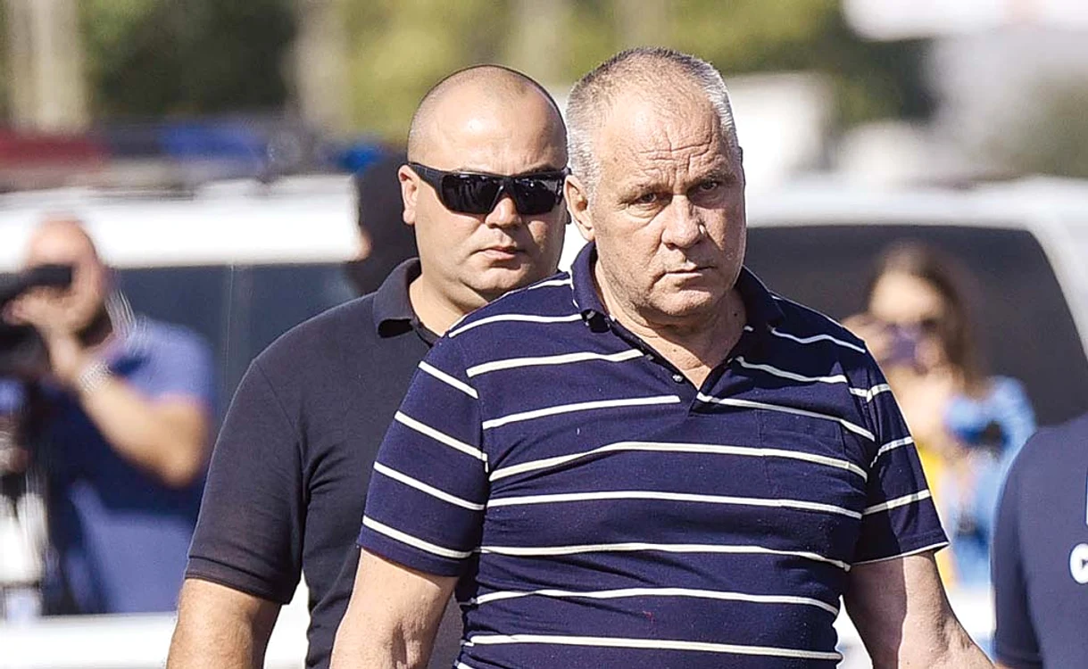 
    Soţii Dincă, într-o fotografie de arhivă, dând impresia unei familii normale  