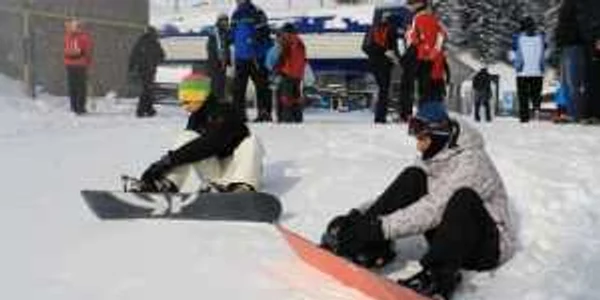 Salvamontiştii le recomandă turiştilor să schieze numai în zonele amenajate 