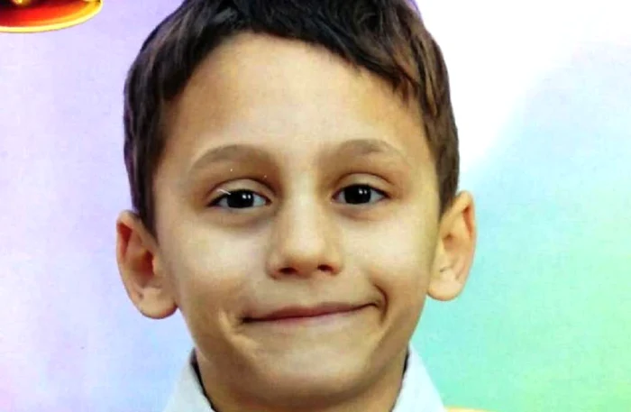 
    Copilul a fost văzut ultima oară în fața casei saleFoto: Politia Română  