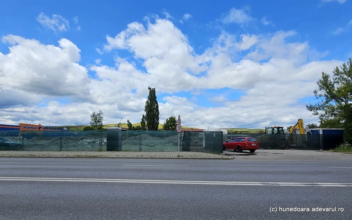 Centru comercial în șantier în Hunedoara. Foto: Daniel Guță