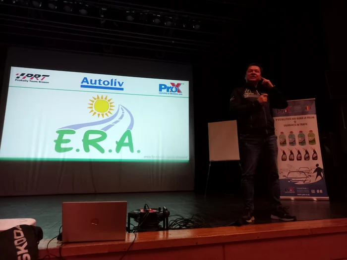 Dan Gîrtofan îi cucerește pe elevii brașoveni cu un program de educație rutieră FOTO Ioan Buciumar