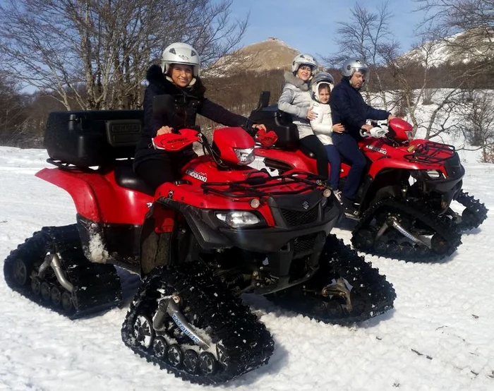 Cântăreaţa a fost invitată la munte de patronii restaurantului în care a concertat