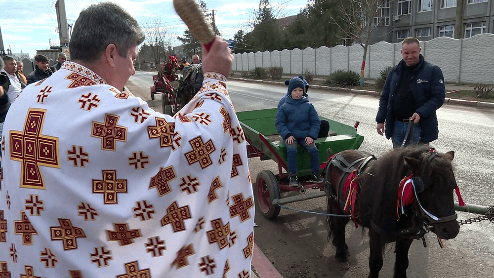 Botezul poneilor, un nou obicei în satele din Bărăgan în care caii sunt din ce în ce mai puțini