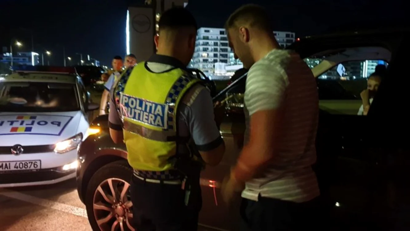 Bătăuşa a lovit o chelneriţă,  trei paznici, un martor,  trei poliţişti locali  şi un poliţist naţional