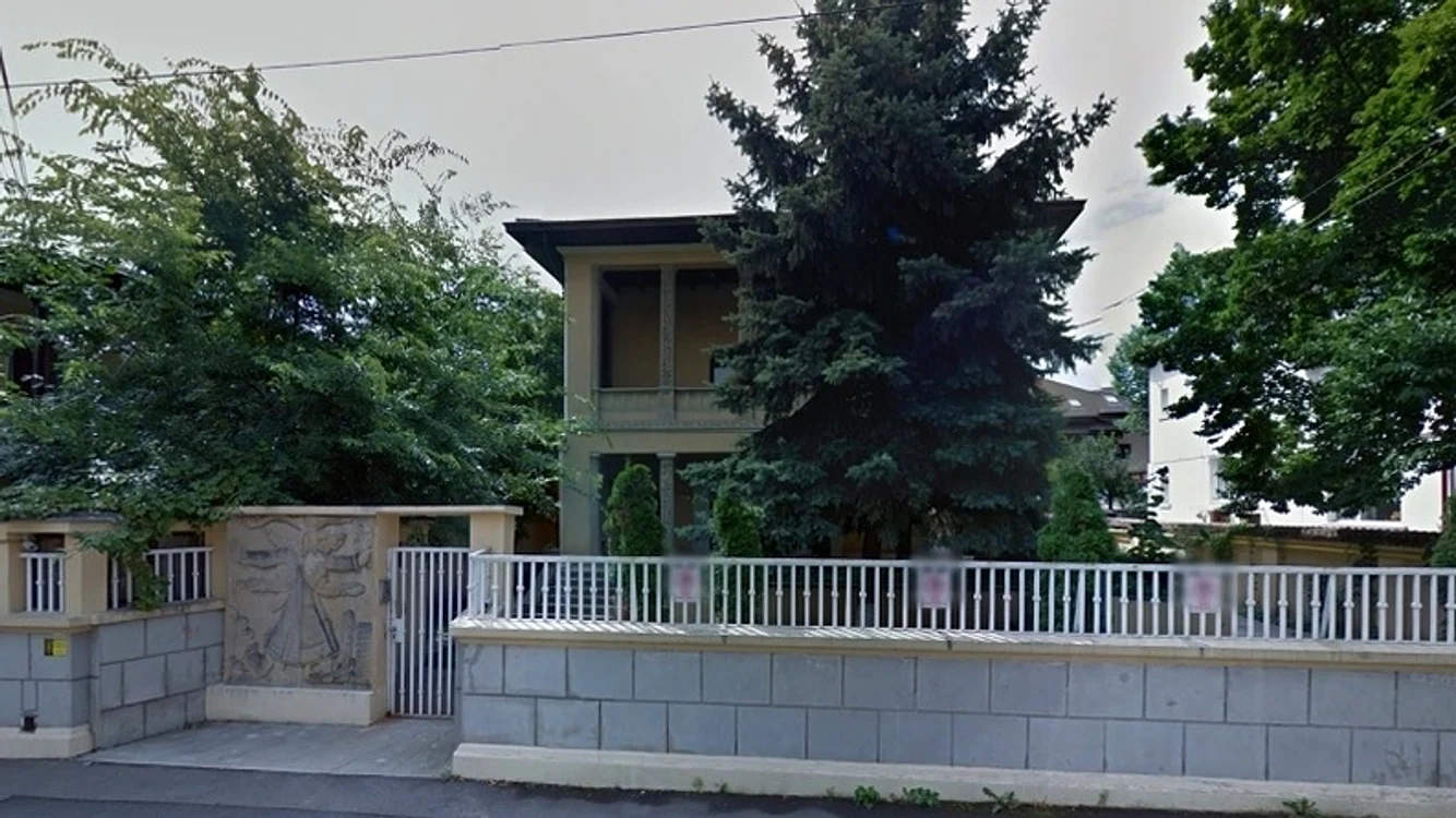 
    Aceasta este vila de unde Dan Voiculescu a condus principala sa firmă CRescent, zeci de ani  