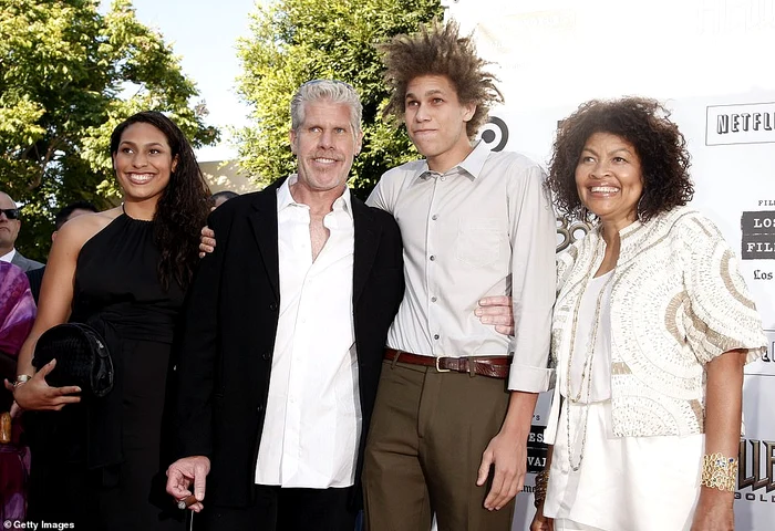 Ron, alături de fosta soție și cei doi copii