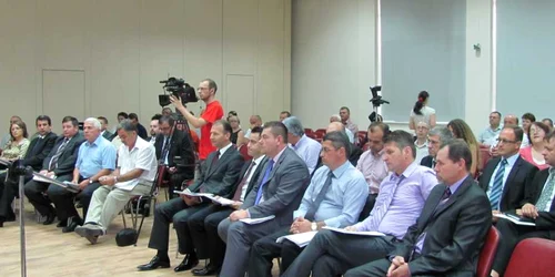 Consilierii judeţeni şi-au depus declaraţiile de avere