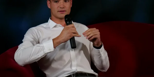 Andrei Cătălin Ungureanu - tânărul de 20 de ani din Râmnicu Vâlcea creatorul LP One Motor - prima maşină sport de serie din România Foto Adevărul