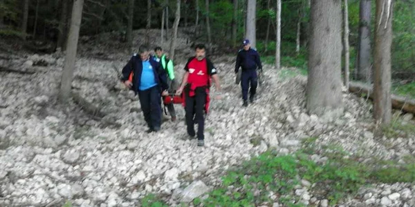 Turistul a suferit răni la cap şi şi-a luxat un picior. FOTOIJJ Braşov