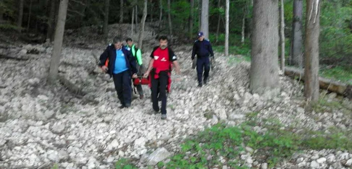 Turistul a suferit răni la cap şi şi-a luxat un picior. FOTOIJJ Braşov