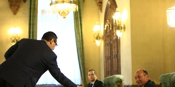 Victor Ponta şi Traian Băsescu au semnat un protocol de coabitare FOTO