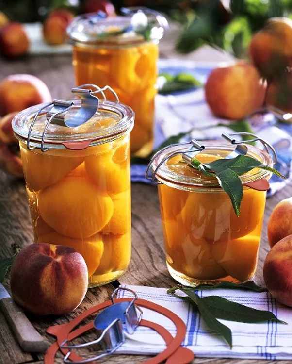 
    Piersici în sirop vanilat  