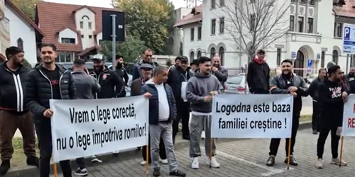 Protest romi față de interzicerea căsătoriilor între minori